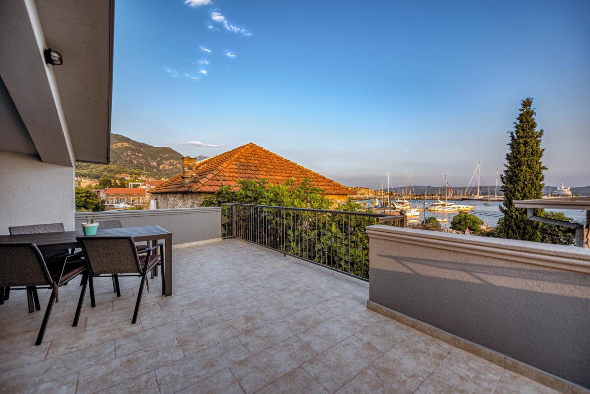 Miro Guesthouse Tivat Exterior photo